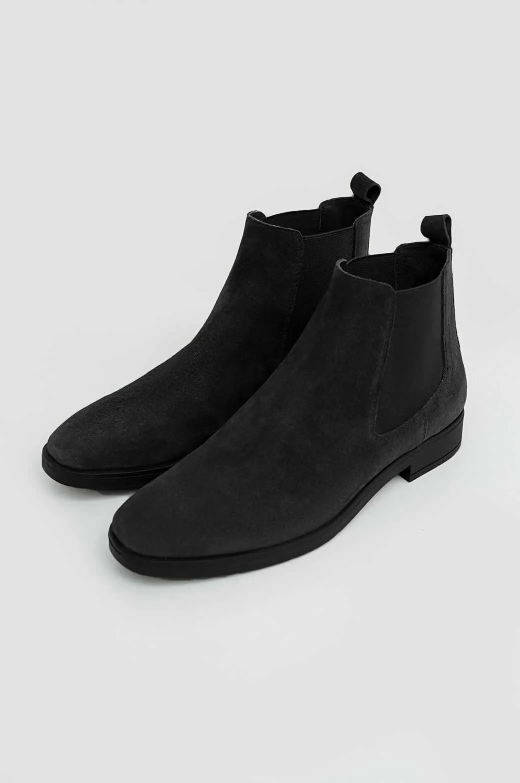 CLASSIC CHELSEA BOOTS