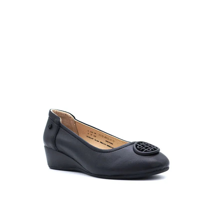 Eden Medallion Women's Shoes - Black Leather